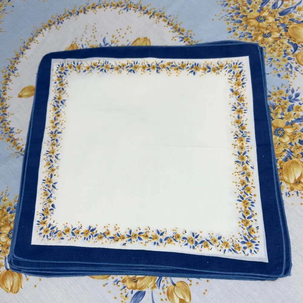 VINTAGE 60s 70s 9pc Floral Tablecloth and Matching Cloth Napkins Table Setting